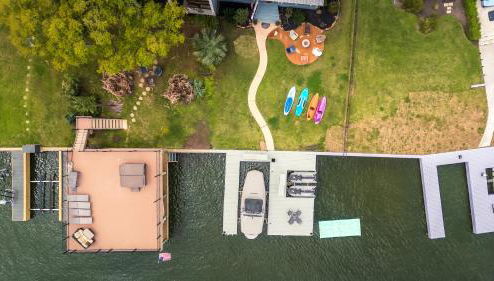 Conroe Lakefront Cottage - Photo 1