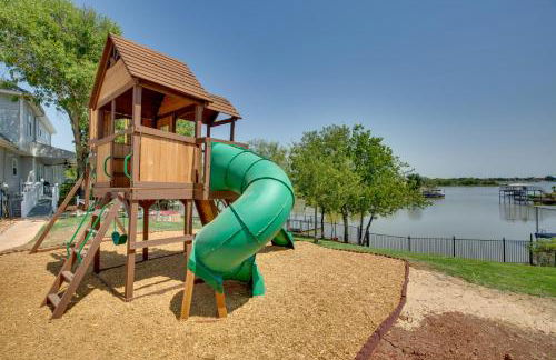 Game Room and Dock Waterfront Granbury Lake Retreat - Foto 35