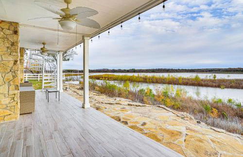 Luxury Lakefront Retreat with Dock in Runaway Bay - Foto 30