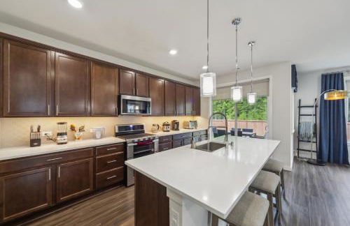 Serene Port Orchard Retreat - 3BR 3BA with Trails and Amazing Views - Foto 11