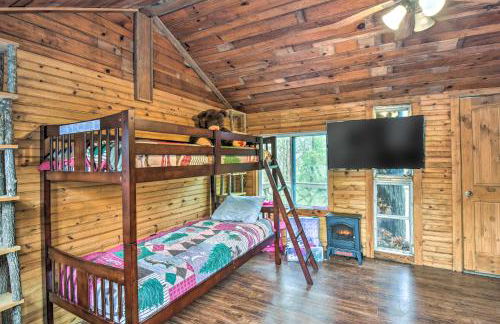 Otto Home with Fire Pit, Tree House and Hot Tub! - Foto 24