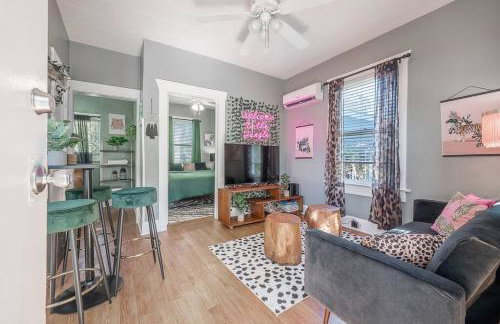 Jungle Themed Apt. Close to Coffee, Food + Shops! - Foto 7