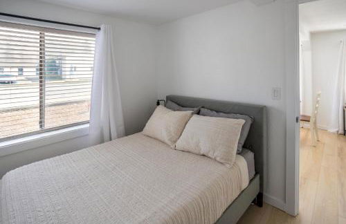 Cozy 2 Bedroom Home, Private Backyard with Hot Tub - Foto 8