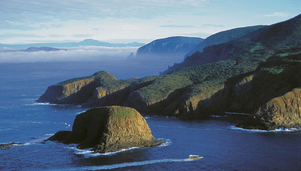 Costeggiando l'isola Bruny