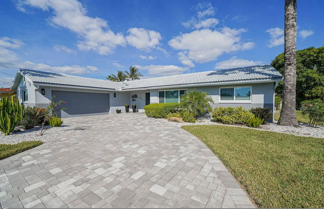 Tranquility - Waterfront Villa With Pool Dock - Photo 45