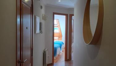 Atico con terraza y piscina comunitaria - Foto 3