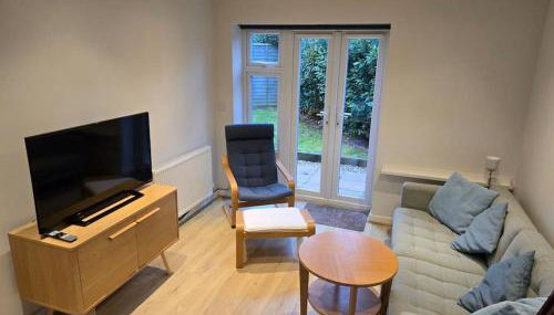 CHERRY MEWS by BOURNECOAST - A Detached Holiday Home with Parking and a Garden - HB7358 - Foto 3