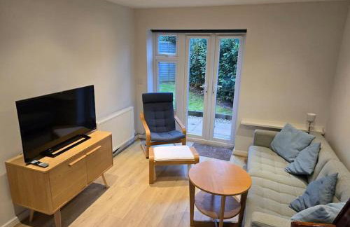 CHERRY MEWS by BOURNECOAST - A Detached Holiday Home with Parking and a Garden - HB7358 - Foto 3