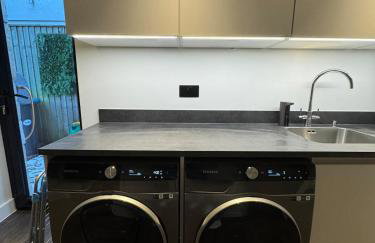 Luxury Villa - Hot Tub - Exclusive Offers - Amar Luxury Stays - Photo 2