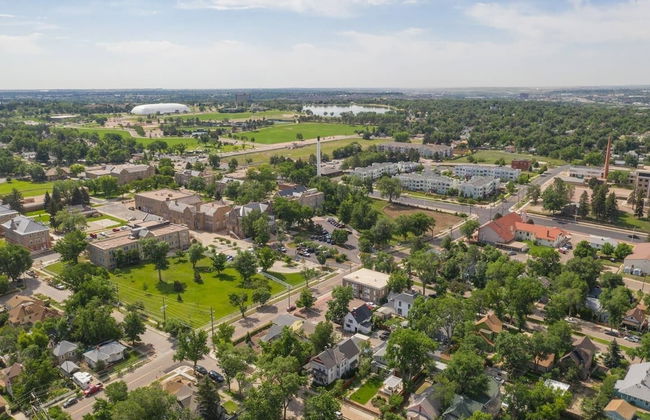 3 Bedroom Downtown with Firepit - Photo 40