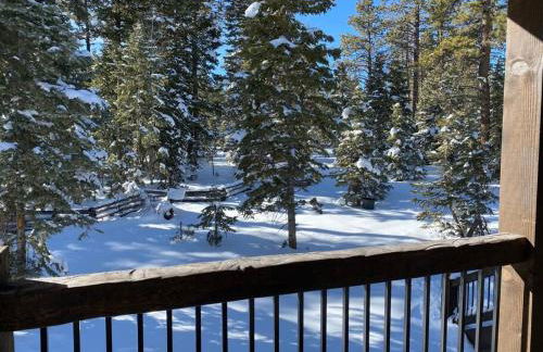 One of a Kind Cabin, Covered Deck, Spa, and Games - Foto 25