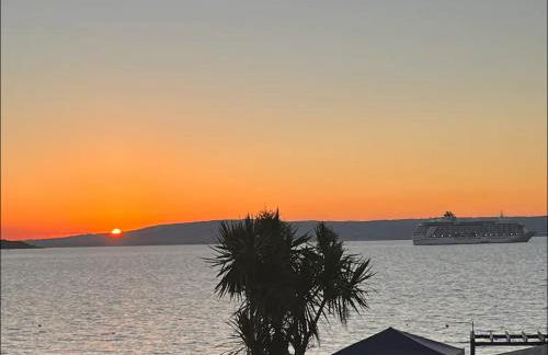 Contemporary Seaside Apartment - Foto 1