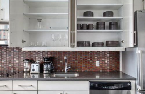 Gorgeous Midtown W 1BR w Gym nr Times Sq NYC-651 - Foto 7