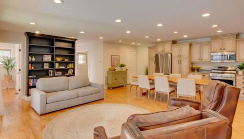 Lakefront Zirconia Home with Boathouse and Dock! - Foto 4