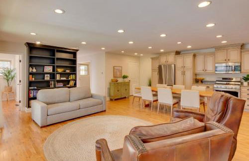 Lakefront Zirconia Home with Boathouse and Dock! - Foto 4