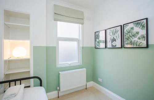 Stylish & Modern 3 Bed Flat in NW London With Garden - Foto 34