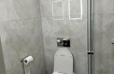 En-suite Double Room - Private Entrance & Free Parking - Foto 4