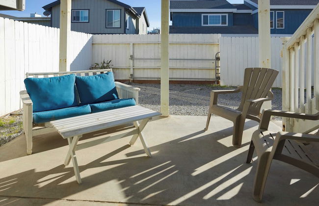 Steps to Beach w/ Patio+deck Foosball Happy Bottom Beach House by Avantstay - Foto 31