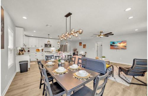 Spacious & Homey 4br/3ba W/amenities Near Downtown - Foto 10