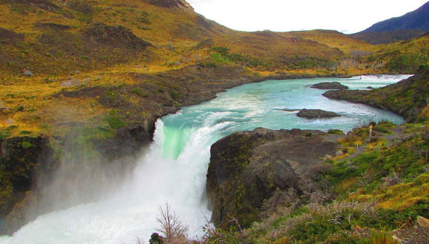 Cascada en la cordillera Paine
