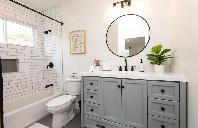 Epic House Near Griffith Observatory - Photo 27