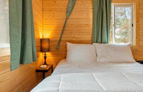 Cute Whitefish Cabin with Hot tub - Foto 8