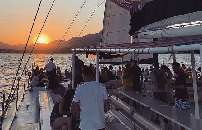 Paseo en catamarán al atardecer - Foto 3