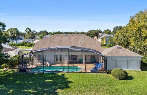 BRAND NEW! Lakefront 9BR Pool Hot Tub Outdoor Kitchen BBQ Theater 2 miles Disney - Foto 6