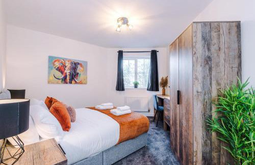 NEW!- GORTON PLACE By Greenstay Serviced Accommodation - 4 Bed 3 Bath House In Manchester - FREE Parking - FAST 250 Mbps Wi-Fi - Ideal for Contractors, Business Travellers & Relocations - Close to City Centre, Airport, Etihad Stadium - LONG STAYS WELCOME - Foto 3