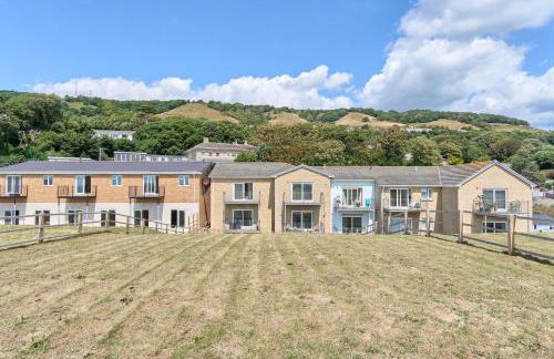 Meadow View - A Beautiful 3 Bed Apt With Stunning Countryside Views & Parking - Close To Ventnor, Shanklin & Sandown - 5 mins To Beach - Ideal For Friends, Families, & Business Stays - Dog Friendly - Foto 1