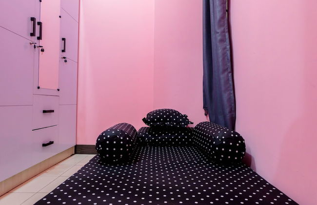 Homey and Stylist 1BR Gading Icon Apartment - Photo 4