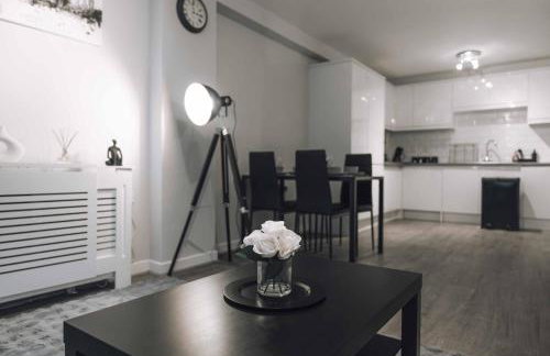 Luxury 2 Bedroom Apartment near Stratford Station for Corporate and Group Stays - Foto 8