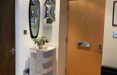 Entire Industrial Style Apartment With Free Parking & Wifi - Foto 17