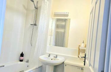 Beautiful Townhouse with Netflix - Foto 10