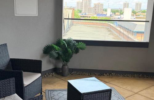 Stylish 2 bed Flat in London with River Thames views Access to boat rides into London-Near O2 Arena and Excel, Fast Wi-Fi, Free Parking, Excellent links Elizabeth and Southeastern Train Line - Foto 70