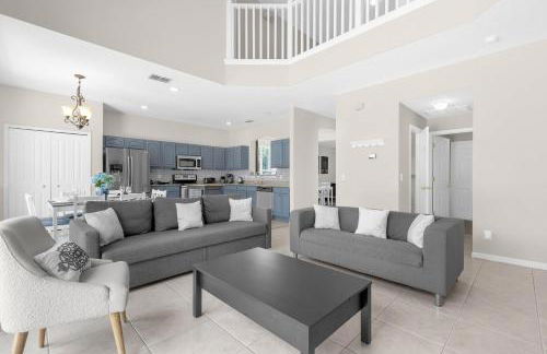 Large Spacious Home w Private Pool & Hot Tub - Photo 2