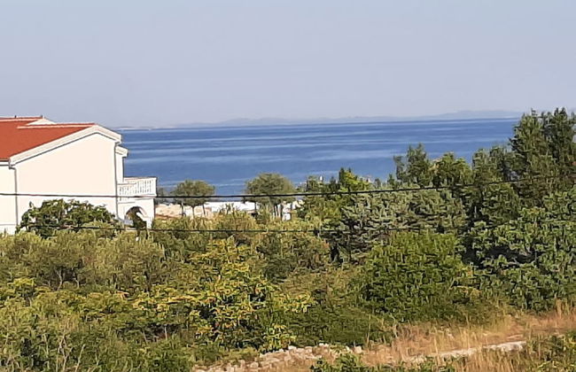 Impeccable 2-bed Apartment in Zaton - Photo 7