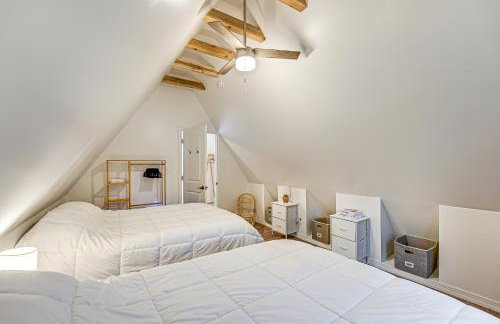 Walk to Fox Lake Pet-Friendly A-Frame with Fire Pit - Foto 19