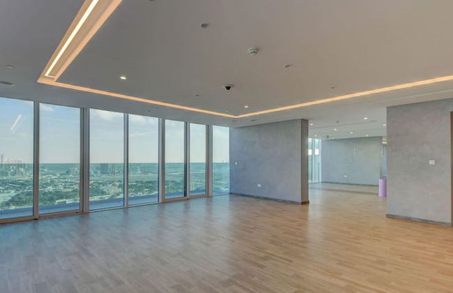 Lux 1BR w World Highest Sky Track Rooftop Pool - Photo 21