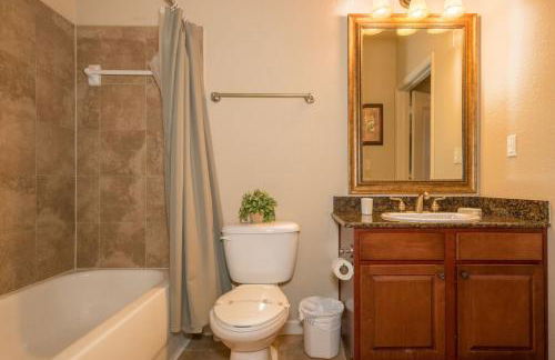 Pool view, 10 miles to Disney World, washer, dryer, kitchen, Wifi, two pools, ground level - Foto 26