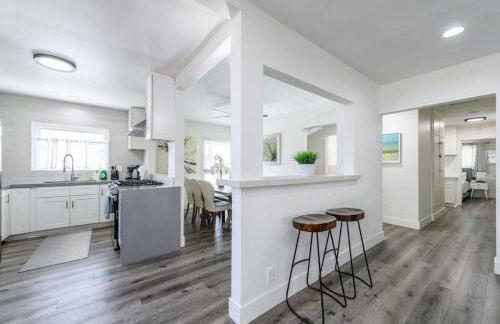 Spacious Disneyland 5 Bedroom 4 Bath House with Game Room - Photo 24