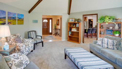 Hike, Golf, Ski and More Family Home in South Weber - Foto 5