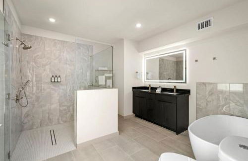 2Linkd Homes | 9BR•All Private Baths | Pool |Gated - Foto 26