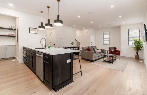 Luxury Escape 4BR 3 bath Oasis in Historic Old Town - Foto 16