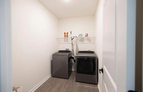 5 Min to Elon - 7 Min to Downtown - Washer and Dryer - Foto 16