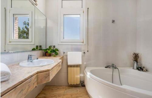 MAGNÍFICA RESIDENCIA - Photo 4