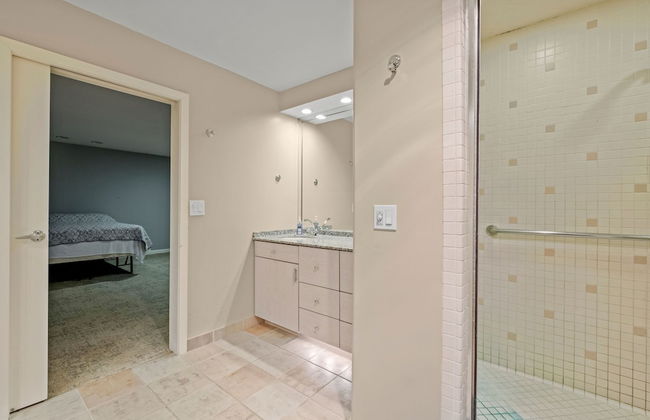 Massive Home w Sauna Pools Hot Tub Fireplaces - Photo 34