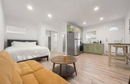 Lake Balboa Hideaway - Photo 25