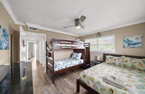 2nd Row Home Close to Beach - Foto 49