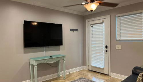 Two bedroom apt with desk washer dryer & pool - Foto 3